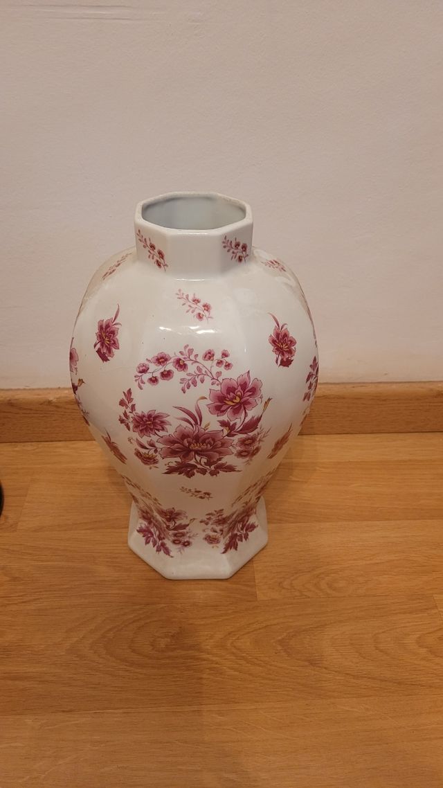 Jarrón antiguo / vintage de porcelana con flores r