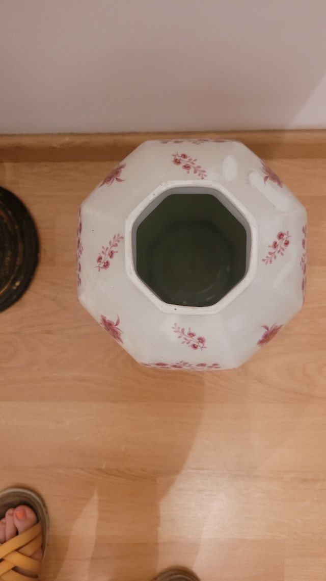 Jarrón antiguo / vintage de porcelana con flores r