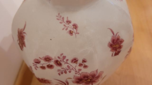 Jarrón antiguo / vintage de porcelana con flores r