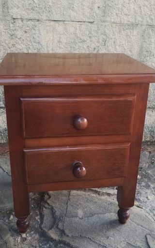 Mesa auxiliar de madera