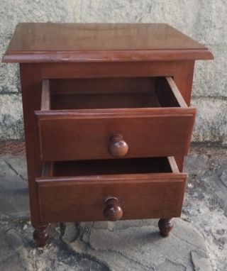 Mesa auxiliar de madera