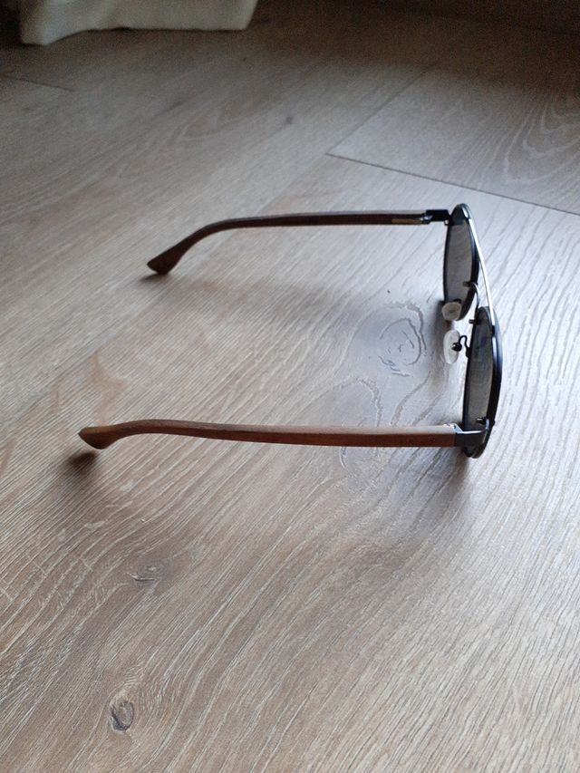Gafas de sol GADES negras patillas madera