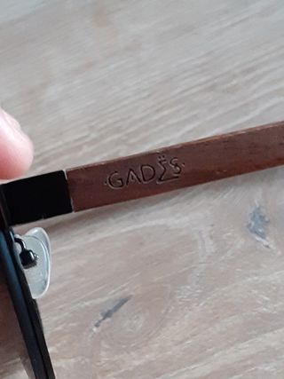 Gafas de sol GADES negras patillas madera