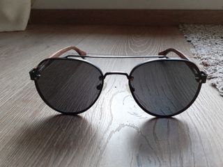 Gafas de sol GADES negras patillas madera