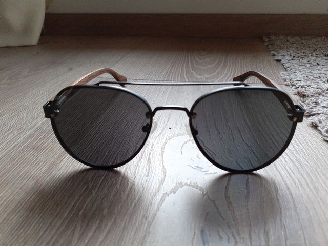 Gafas de sol GADES negras patillas madera