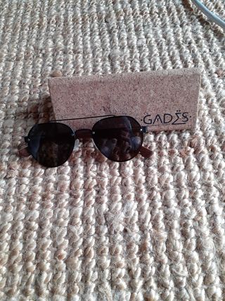 Gafas de sol GADES negras patillas madera