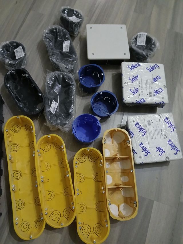 Cajas de electricidad varias