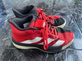 Zapatillas Baloncesto Rojas y Negras. 37 1/3