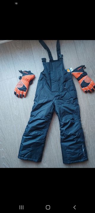 Mono y guantes de esquí