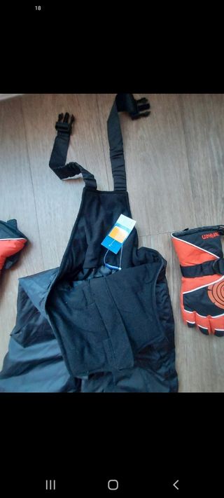 Mono y guantes de esquí
