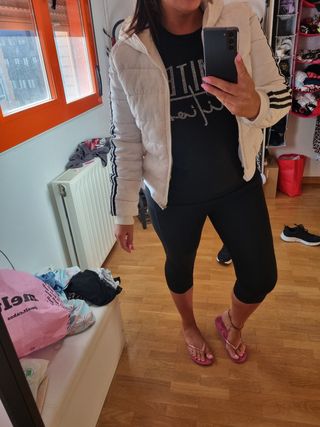 Cazadora Adidas blanca con rayas