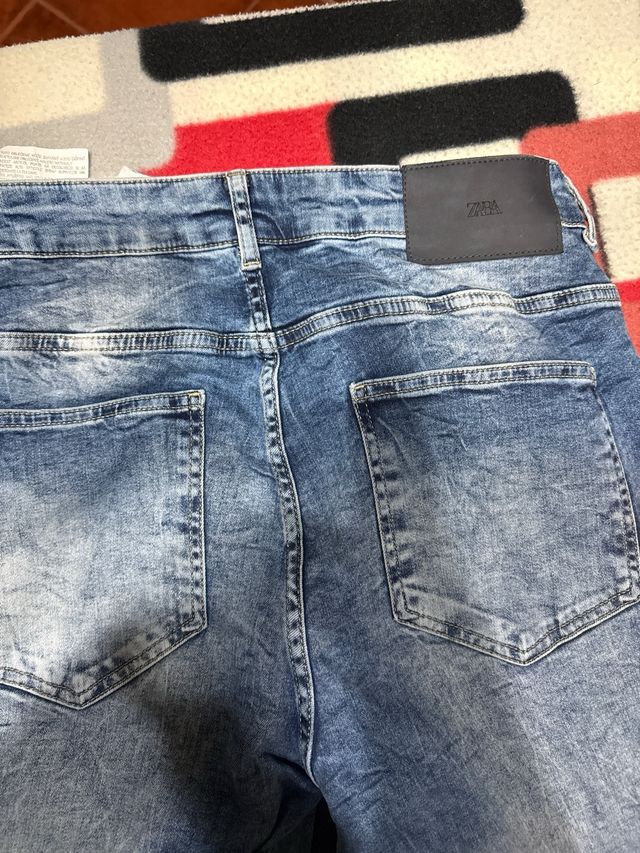 Vaqueros Zara desgastados