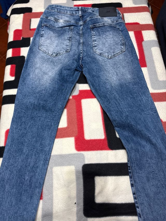 Vaqueros Zara desgastados