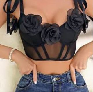 Corsé negro con flores y tiras