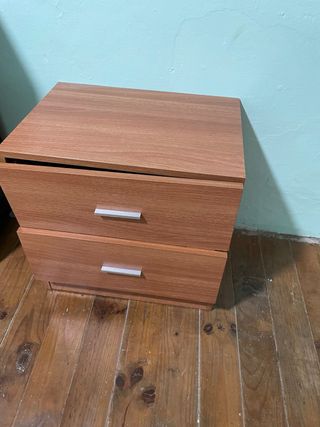 Mesitas de noche de madera marrón