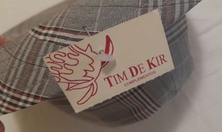 Sombrero tirolés cuadros gris y rojo