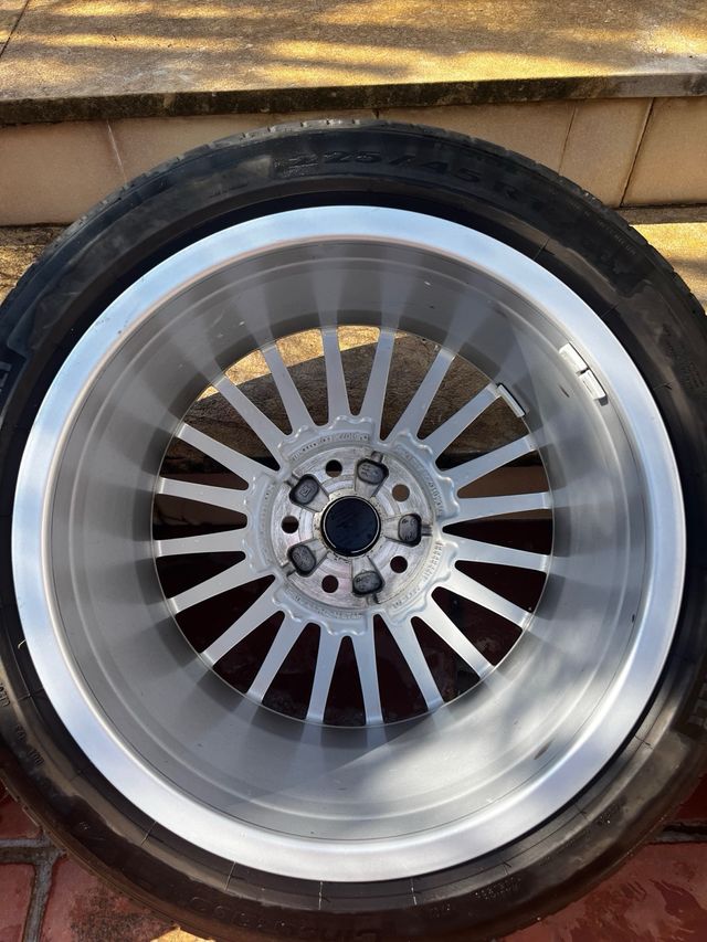Llantas 17' Audi con Neumáticos