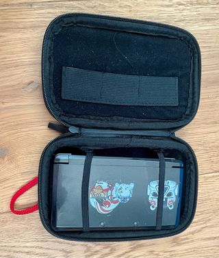 Funda Nintendo 3DS Negra y Roja