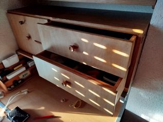 Mueble archivador con 2 cajones, de madera.