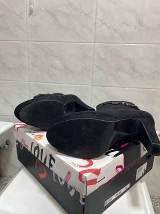 Tronchetti in camoscio