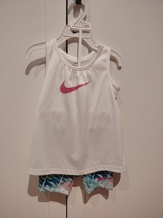 4 Conjuntos deportivos niña Nike, talla 2-3 años