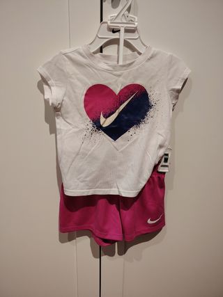4 Conjuntos deportivos niña Nike, talla 2-3 años