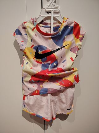 4 Conjuntos deportivos niña Nike, talla 2-3 años