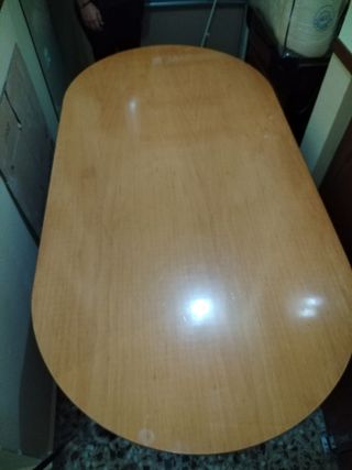 Mesa y 6 sillas de madera
