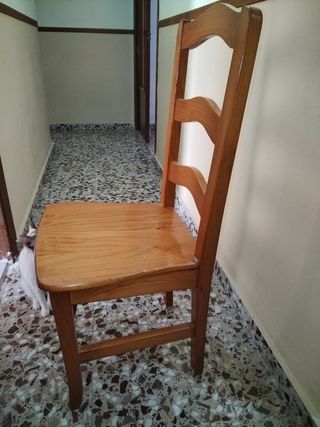 Mesa y 6 sillas de madera