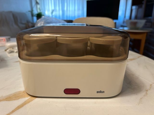 Yogurtera Braun con 6 vasos incluidos