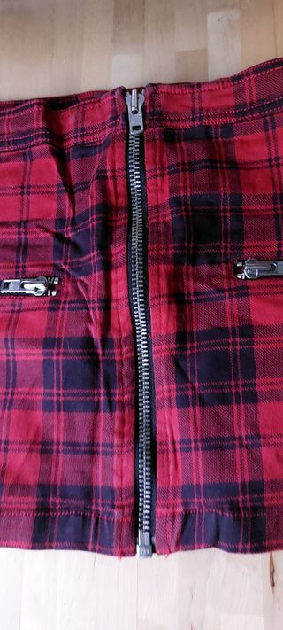 Minifalda escocesa con cremalleras