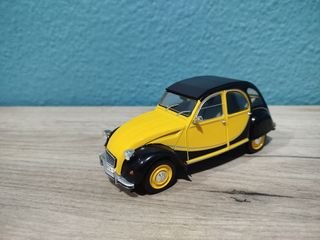 Citroen 2cv charlestón(1:24)