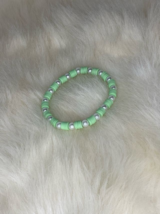 Pulseras y collar pendientes.todo personalizadas