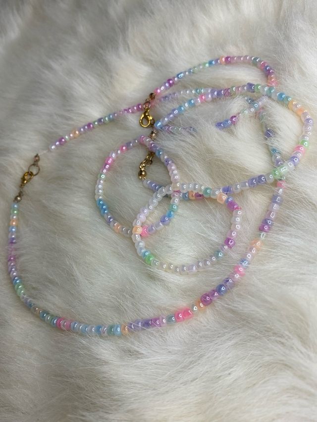 Pulseras y collar pendientes.todo personalizadas