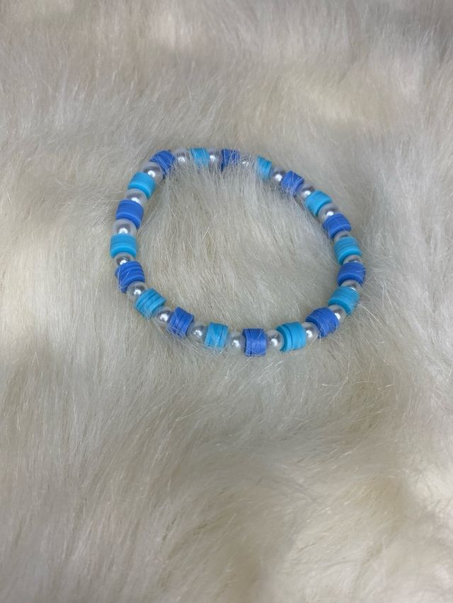 Pulseras y collar pendientes.todo personalizadas