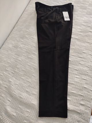 Pantalón negro Zara