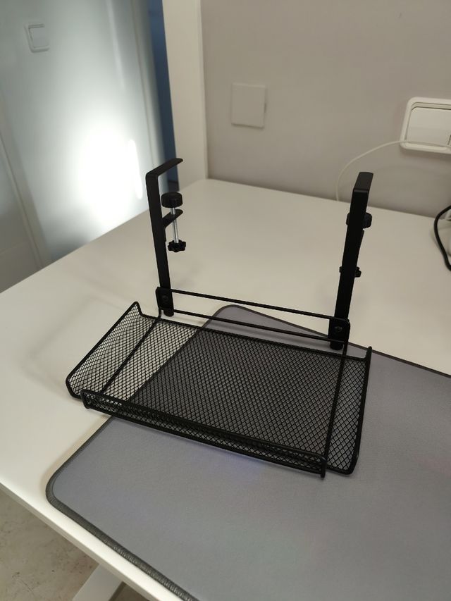 Soporte para regleta de enchufes escritorio negro