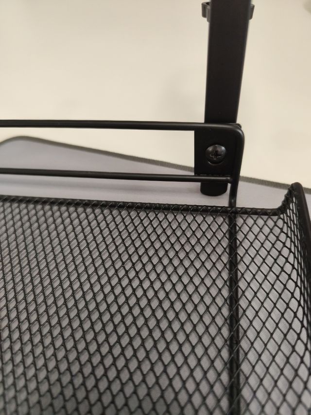 Soporte para regleta de enchufes escritorio negro