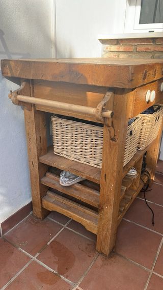 Mueble vintage madera maciza con cestas