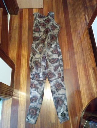 Traje de neopreno camuflaje
