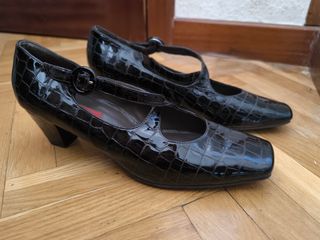Zapatos tacón piel cocodrilo Talla 42