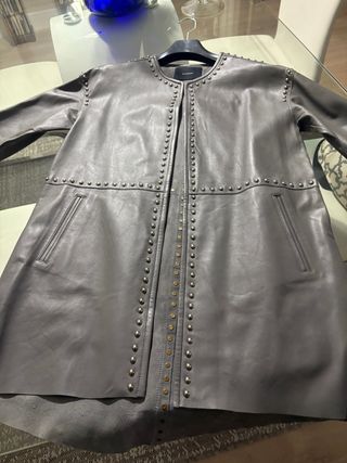 Abrigo Uterque gris tachuelas nuevo