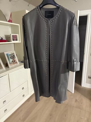 Abrigo Uterque gris tachuelas nuevo