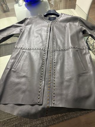 Abrigo Uterque gris tachuelas nuevo
