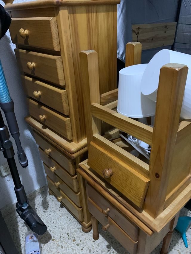 Mesita de noche de madera