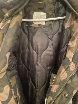 Abrigo militar camuflaje Bershka
