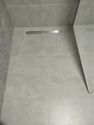 Baño completo: ducha, lavabo, inodoro