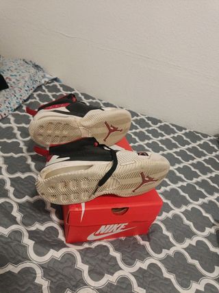 Zapatillas Nike Jordan Negras y Blancas