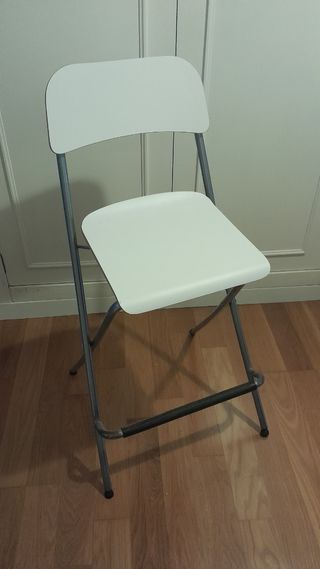 Taburete alto plegable metal y melamina.