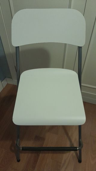 Taburete alto plegable metal y melamina.